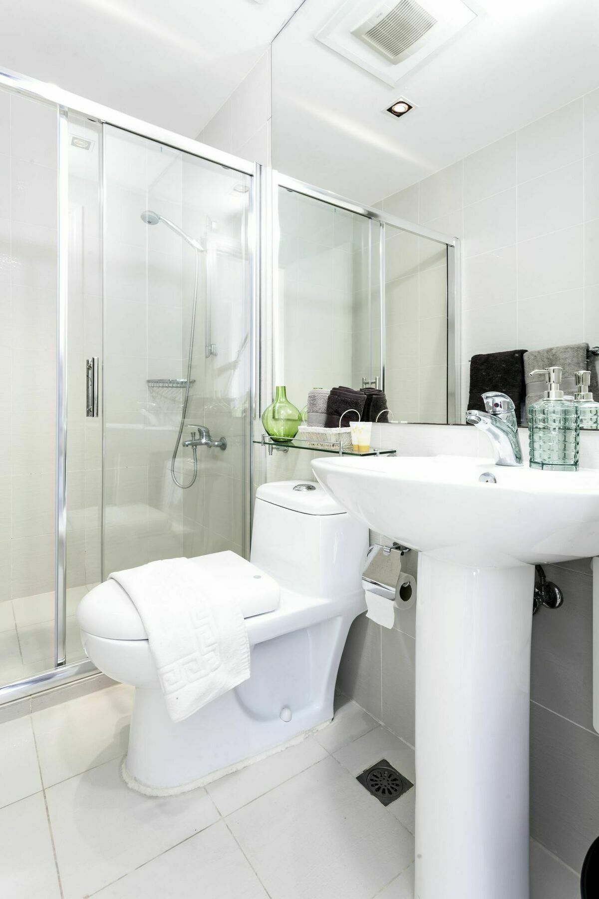 The Gramercy Residences By Stayhome Asia Makati City Екстер'єр фото